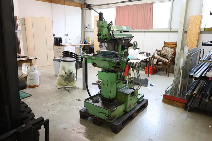 Stanko Universal Fräsmaschine Model: 675 n